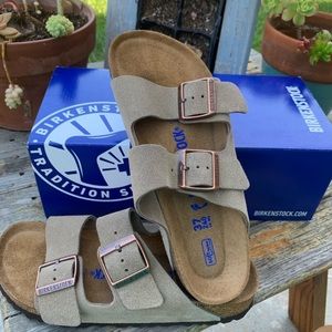 NWOT Birkenstock Arizona